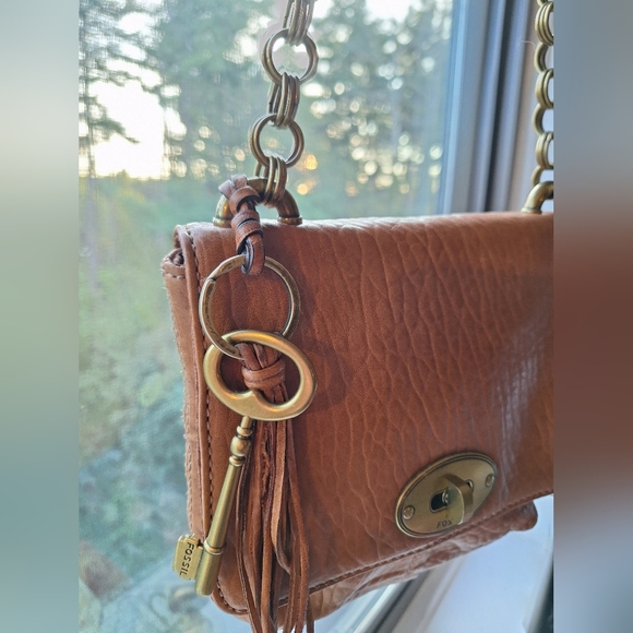Vintage Fossil Leather Shoulder Bag with Chain Strap & Tassel Tan Color - Picture 4 of 9